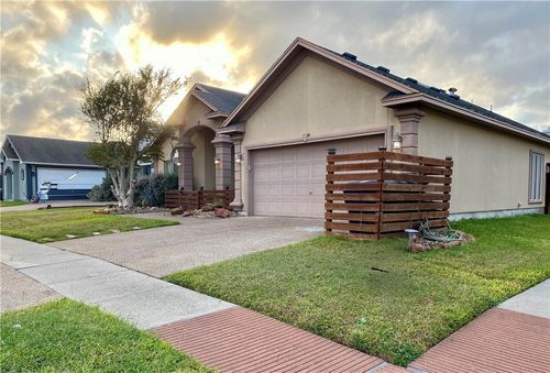 8301 Pocono Cir, Corpus Christi, TX, 78414-6459 | Card Image