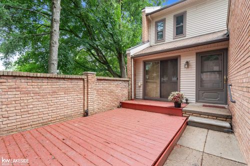 368 Willow Grove Ln, Rochester Hills, MI, 48307-2556 | Card Image