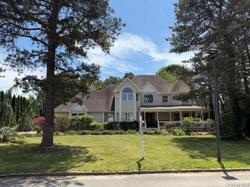 15 Fawn Xing, Wading River, NY, 11792-2206 | Card Image