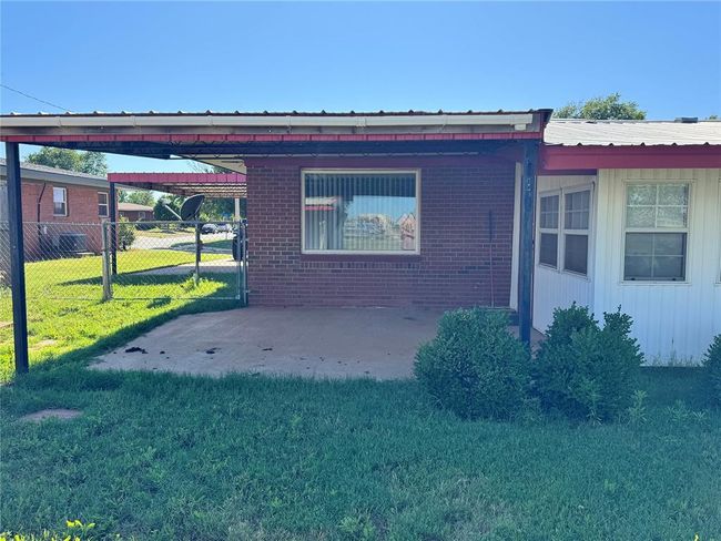 200 Sioux Trl, House other with 3 bedrooms, 2 bathrooms and null parking in Burns Flat OK | Image 10