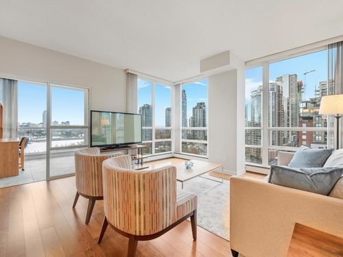 18c-139 Drake St, Vancouver, BC, V6Z2T8 | Card Image