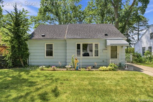 10401 Albany St, Oak Park, MI, 48237-3904 | Card Image
