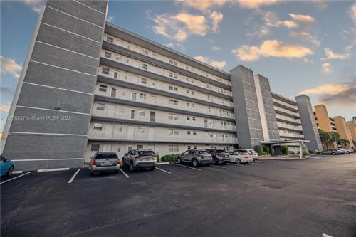 apt-304-619 Ne 14th Ave, Hallandale Beach, FL, 33009-3632 | Card Image