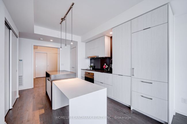 6108 - 1 Bloor St E, Condo with 2 bedrooms, 2 bathrooms and 1 parking in Toronto ON | Image 13