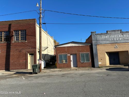 102 S Goldsboro St, Fremont, NC, 27830-8617 | Card Image