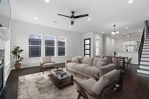 a-120 E 32nd St, Houston, TX, 77018-7702 | Card Image