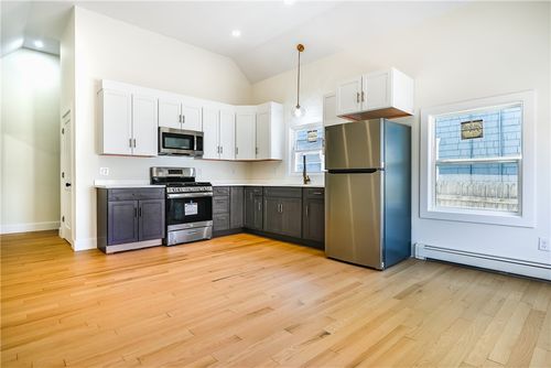 112 Hendrick St, Providence, RI, 02908-5220 | Card Image
