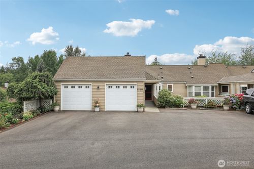 2224-22410 Se 42nd Ter, Issaquah, WA, 98029-6247 | Card Image