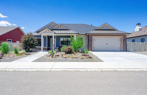 813 Red Apple Rd, Grand Junction, CO, 81505-8632 | Card Image