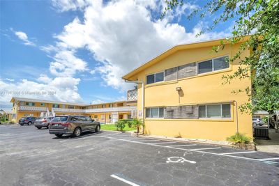 5 - 3525 Polk St, Home with 1 bedrooms, 1 bathrooms and null parking in Hollywood FL | Image 1