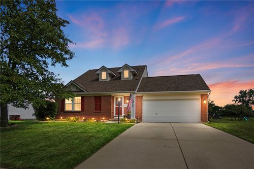 1935 Springwood Dr, Piqua, OH, 45356-7513 | Card Image