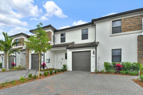 708 Del Vista Rd, Pompano Beach, FL, 33069-5082 | Card Image