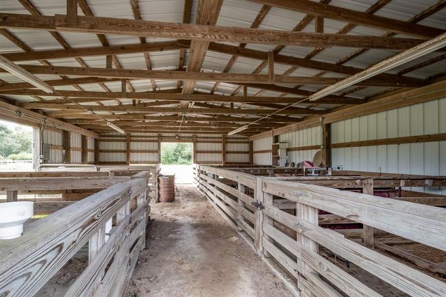 402 Cs Harmon Rd, Home with 4 bedrooms, 4 bathrooms and 2 parking in Hankamer TX | Image 38