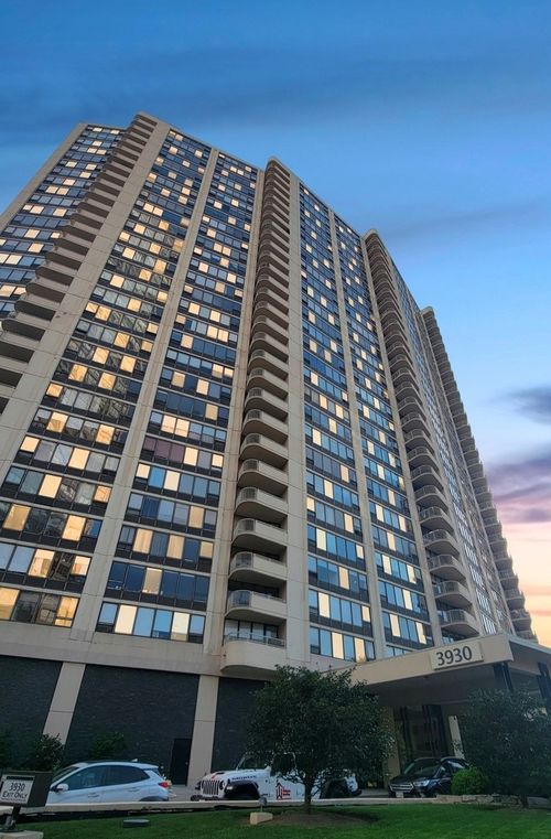 apt-2313-3930 Pine Grove Ave, Chicago, IL, 60613-3363 | Card Image