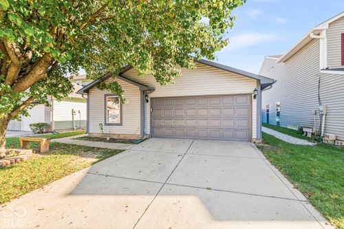 6719 Glenn Meade Dr, Indianapolis, IN, 46241-1086 | Card Image