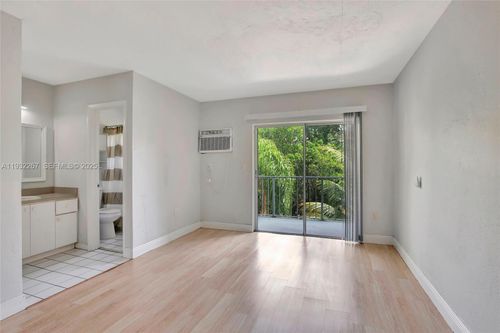 apt-204-1860 Venice Park Dr, North Miami, FL, 33181-1965 | Card Image