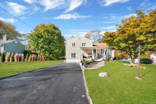 2947 Curry St, Yorktown Heights, NY, 10598-2804 | Card Image