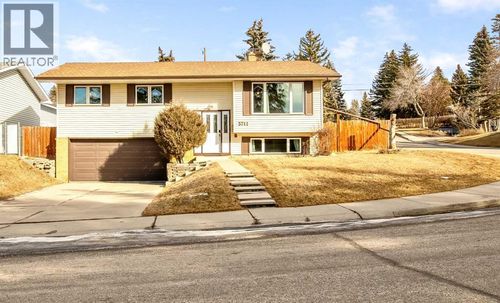 5711 Dalmead Cres Nw, Calgary, AB, T3A1E7 | Card Image