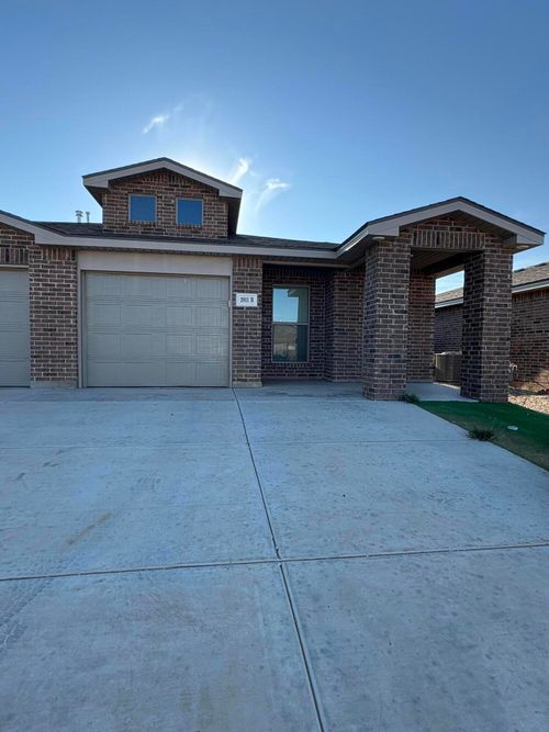 b-2011 Corpus Ave, Wolfforth, TX, 79382-2122 | Card Image