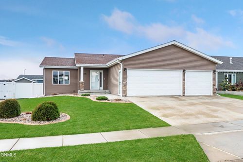 3350 Northrop Dr, Bismarck, ND, 58503-8071 | Card Image