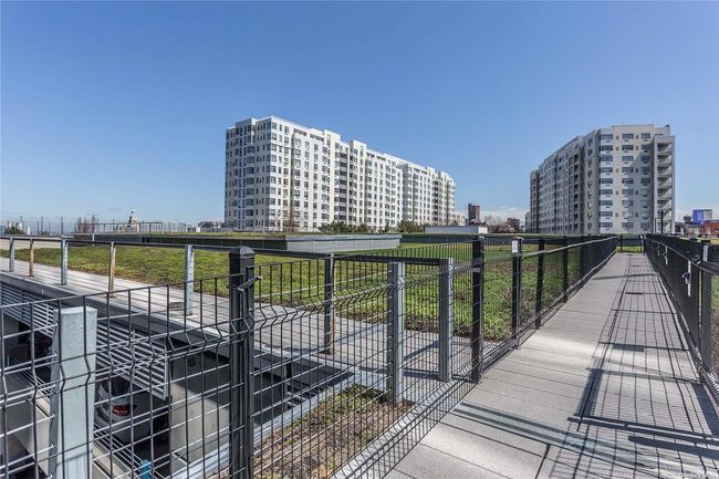 APT-1806 - 40 College Point Blvd, Condo with 2 bedrooms, 2 bathrooms and null parking in Flushing NY | Image 23