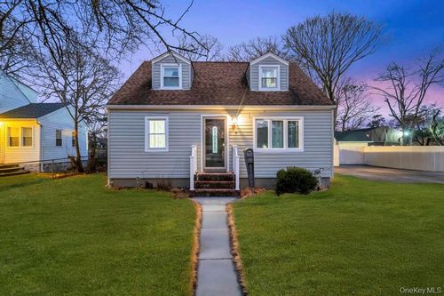 39 Andrews Ave, Wheatley Heights, NY, 11798-2333 | Card Image
