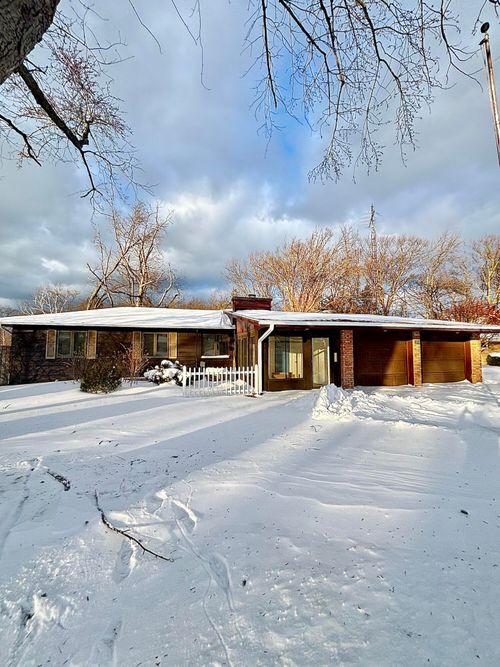 325 Winwood Dr, Saint Joseph, MI, 49085-2343 | Card Image