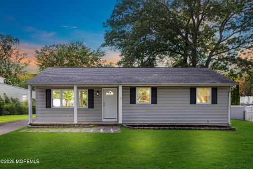585 Fawn Dr, Toms River, NJ, 08753-5782 | Card Image