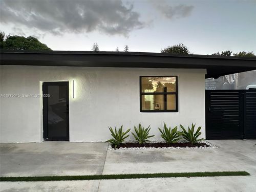 15411 Ne 10th Ave, North Miami Beach, FL, 33162-5807 | Card Image