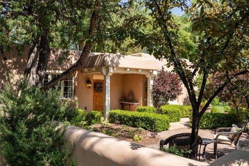 810 Waldo St, Santa Fe, NM, 87505-2652 | Card Image