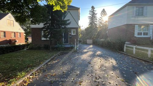 5672 Drummond Rd, Niagara Falls, ON, L2G4L4 | Card Image