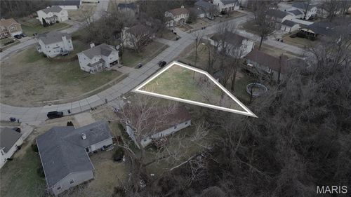 11857 7 Hills Dr, Florissant, MO, 63033-6751 | Card Image