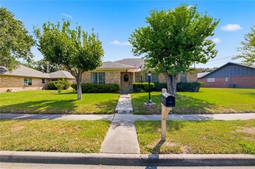 204 King Arthur St, Victoria, TX, 77904-1827 | Card Image