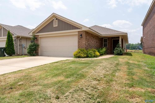 200 Bermuda Lakes Dr, Meridianville, AL, 35759-2604 | Card Image