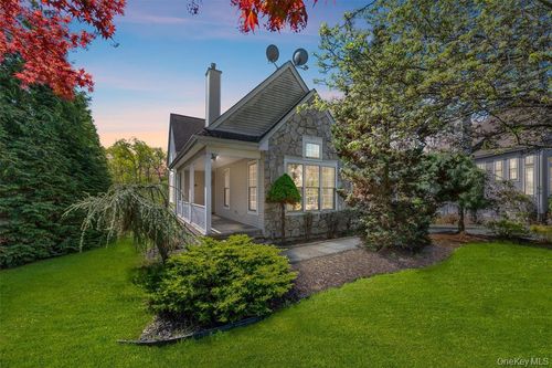 7 Paisley Ct, Highland Mills, NY, 10930-8305 | Card Image