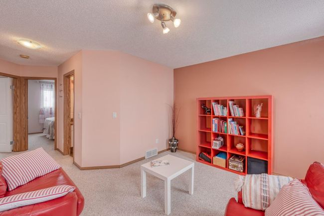 160 Eversyde Circle Sw, Home with 3 bedrooms, 2 bathrooms and 4 parking in Calgary AB | Image 24