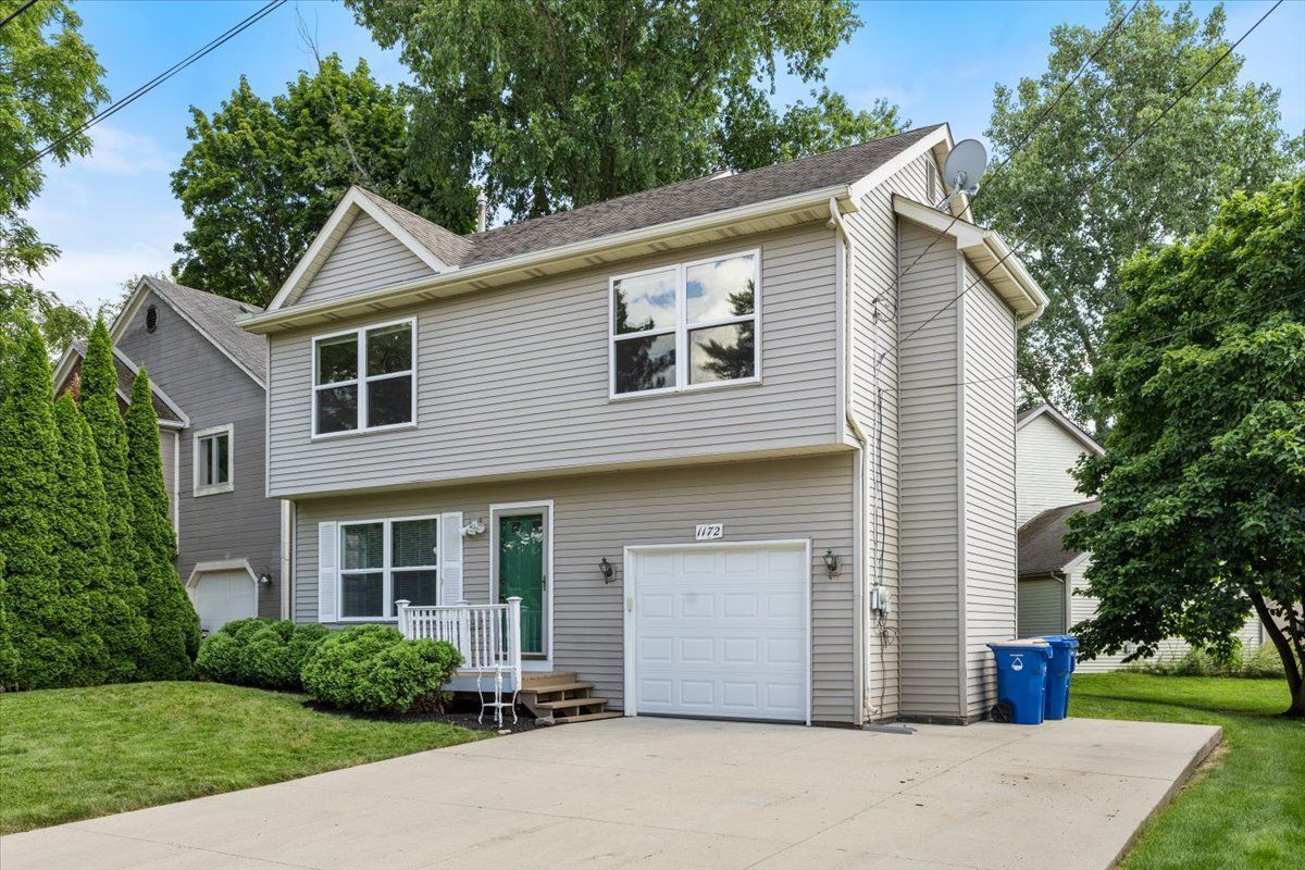 Ridgemoor Dr, Waterford, MI 48328