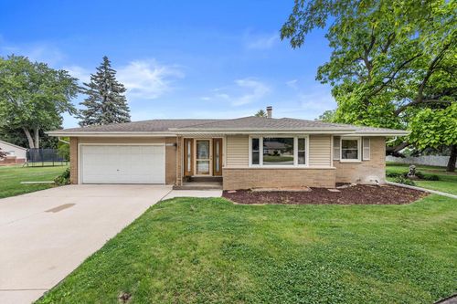 3706 S 157th Street, New Berlin, WI, 53151 | Card Image