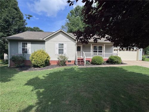 10 Braxton Ln, Thomasville, NC, 27360-5596 | Card Image
