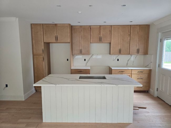 APT-3 - 9 Swan St, Condo with 3 bedrooms, 3 bathrooms and 2 parking in Beverly MA | Image 4
