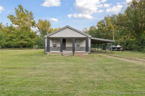513 N Wineblood St, Checotah, OK, 74426-1818 | Card Image