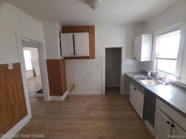 2002 Ferris Ave, House other with 4 bedrooms, 1 bathrooms and null parking in Flint MI | Image 9