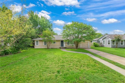 1103 Edgewood Dr, Bryan, TX, 77802-3720 | Card Image