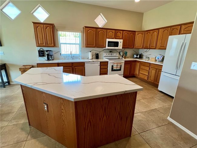 Kitchen | Image 11