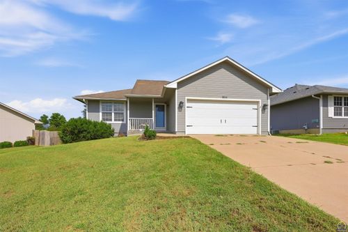 3834 Nw Cherry Creek Dr, Topeka, KS, 66618-2676 | Card Image
