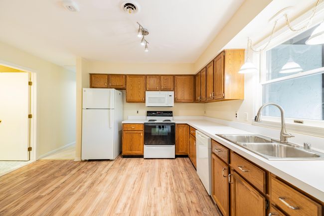 APT-42 - 8597 Mathias Dr, Condo with 2 bedrooms, 2 bathrooms and null parking in Grosse Ile MI | Image 13