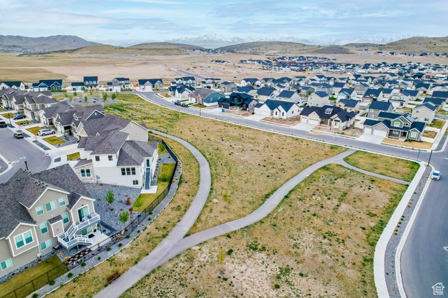 Aerial view featuring a mountain view and a residential view | Image 40