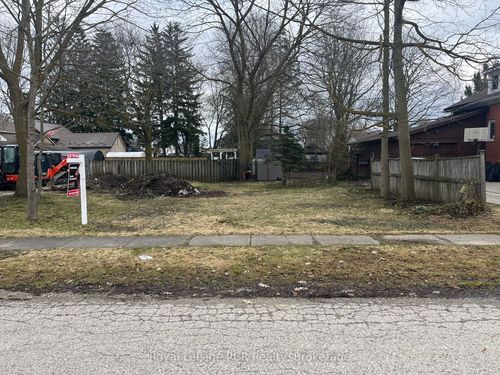 240 Cumberland St, Palmerston, ON, N0G2P0 | Card Image