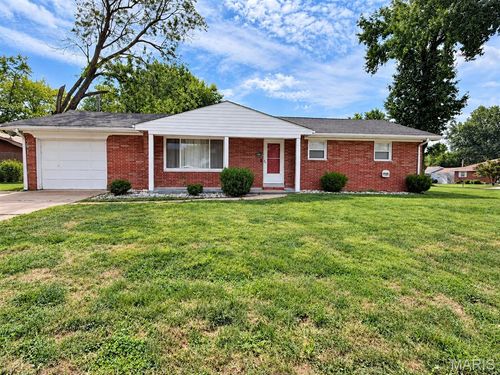 208 Hollandia Dr, Fairview Heights, IL, 62208-3429 | Card Image