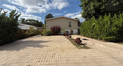93 Isle Of Saint Thomas, NAPLES, FL, 34114-9401 | Card Image